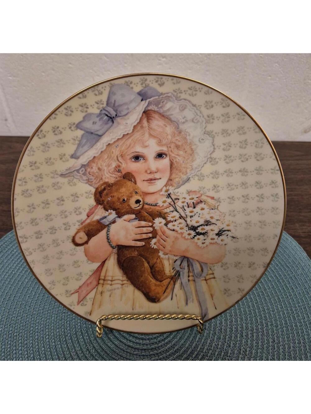 Daisies from Meg Collector Plate by Jan Hagara - Old Fashioned Mother's Day